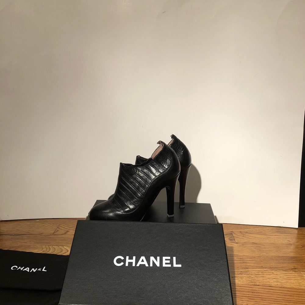 CHANEL Black Leather Ankle-Stretch Booties